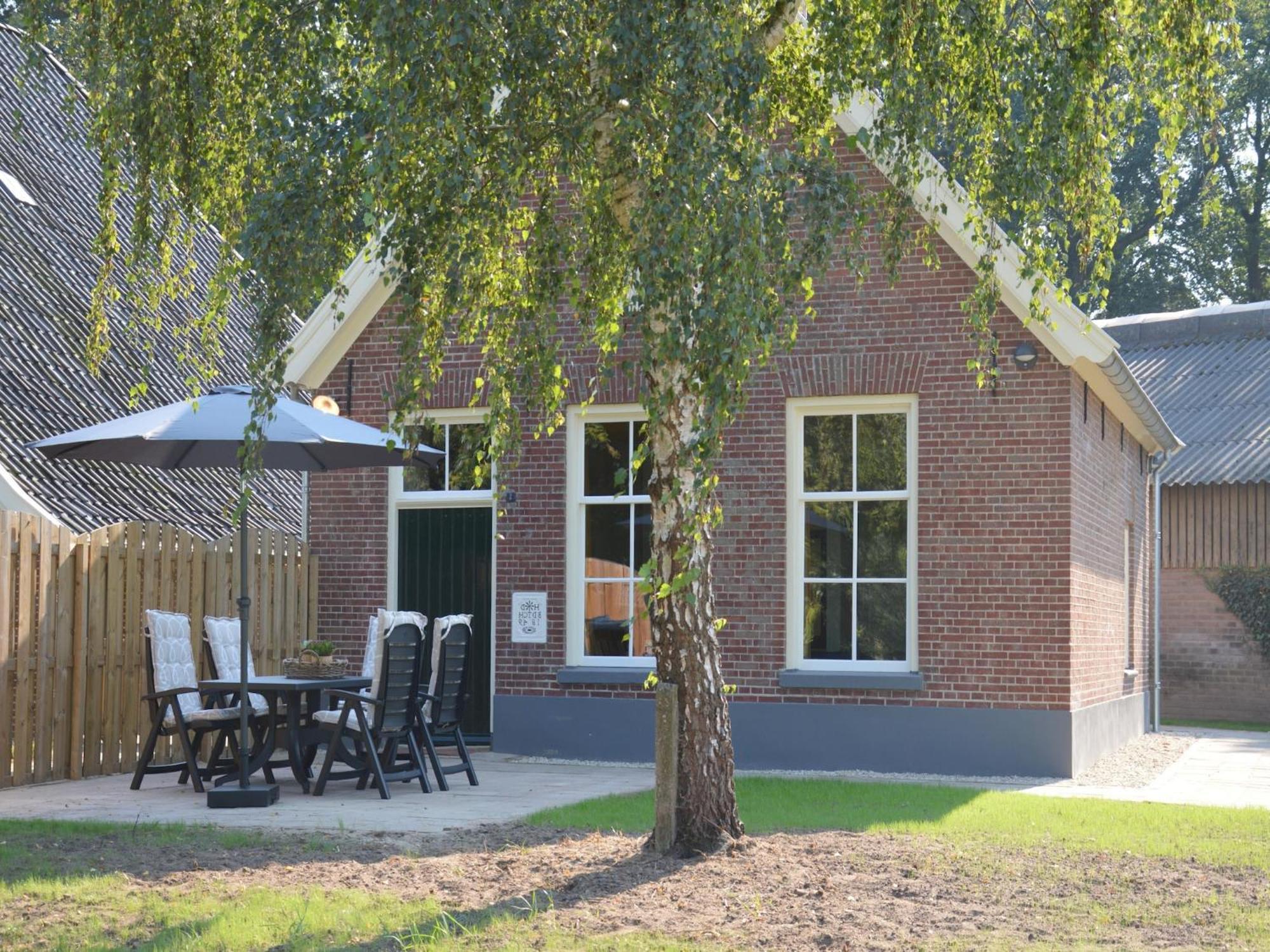 Quaint Farmhouse In Geesteren With Meadow View Exterior foto