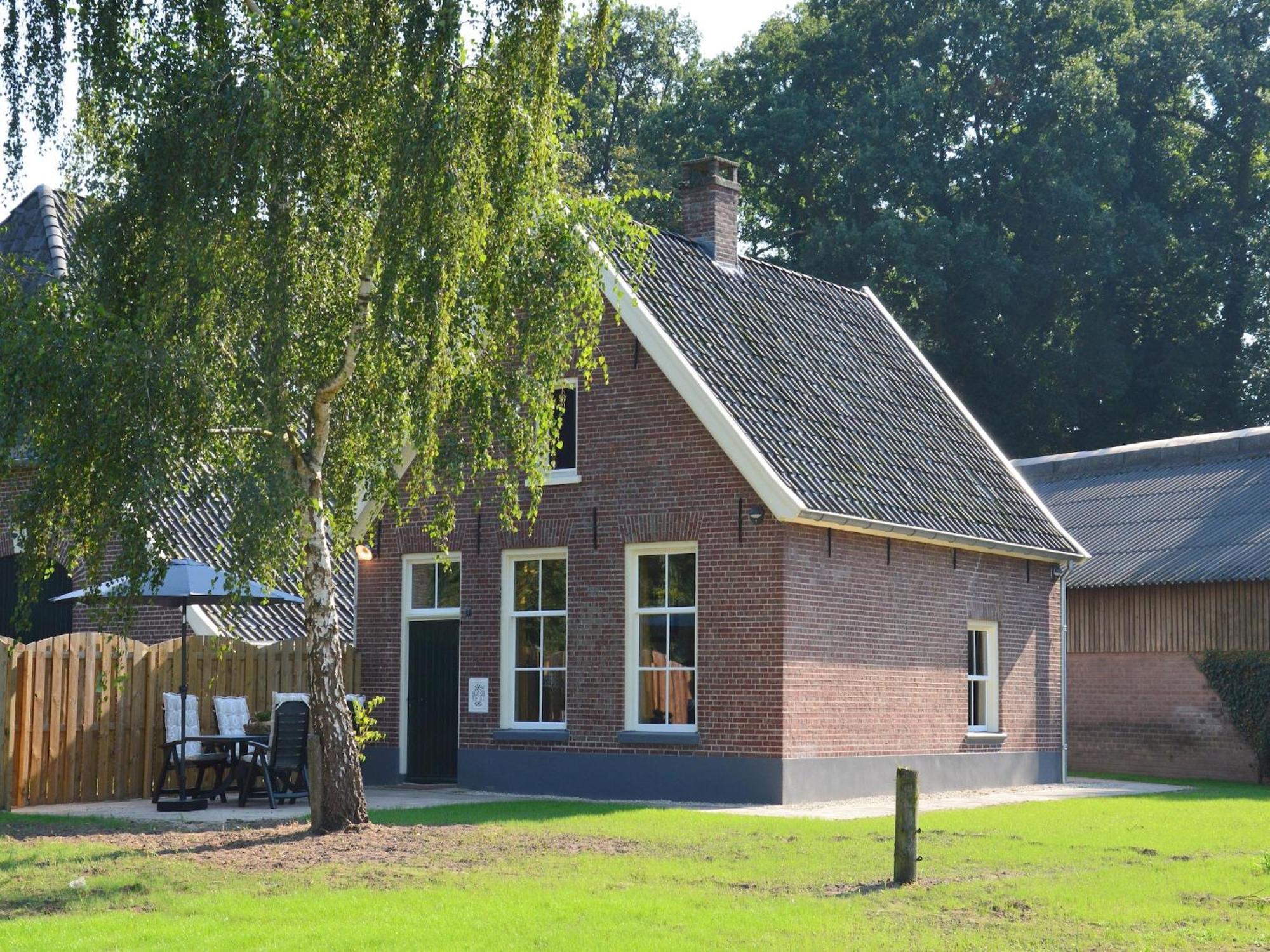 Quaint Farmhouse In Geesteren With Meadow View Exterior foto