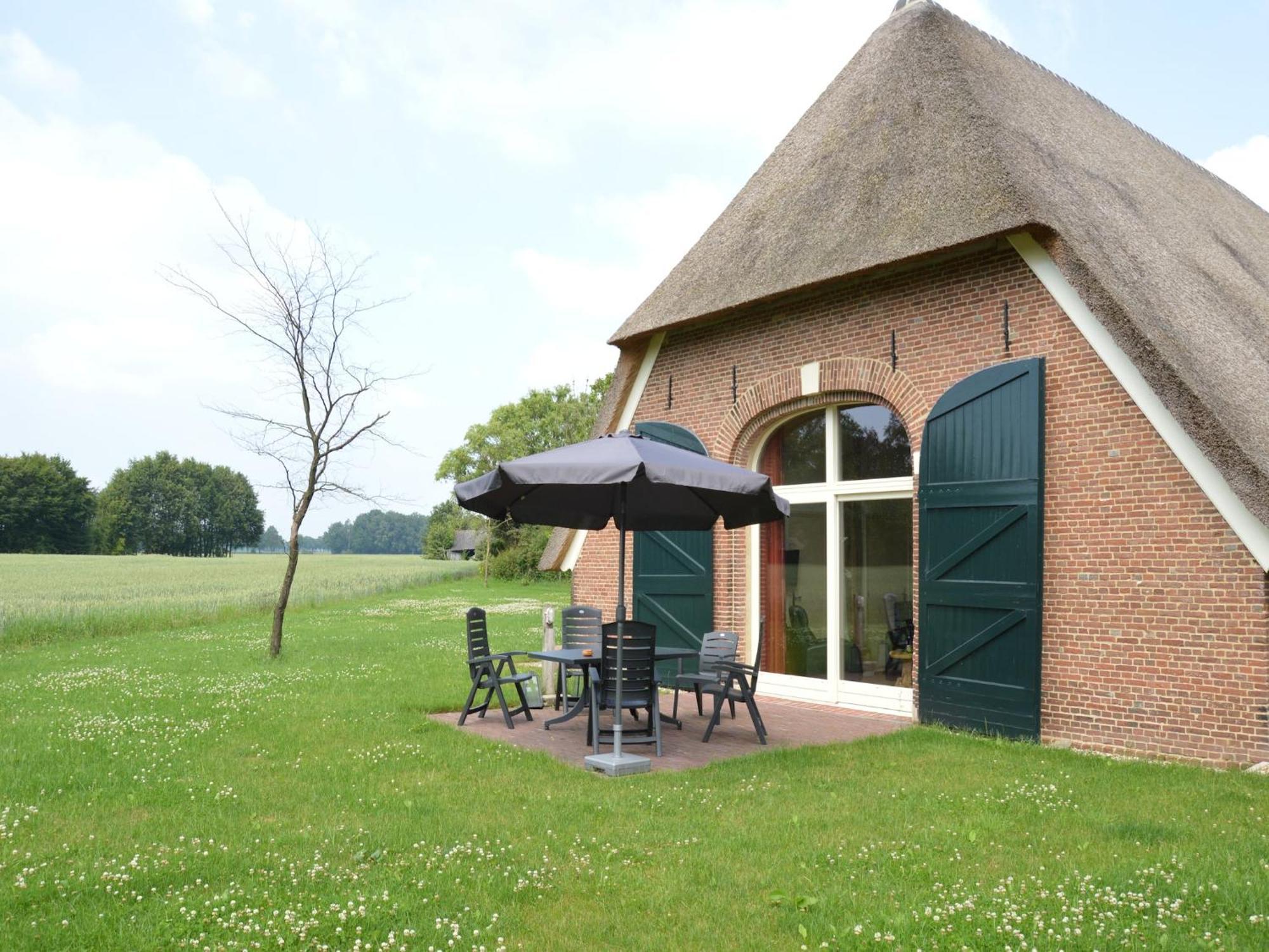 Quaint Farmhouse In Geesteren With Meadow View Exterior foto